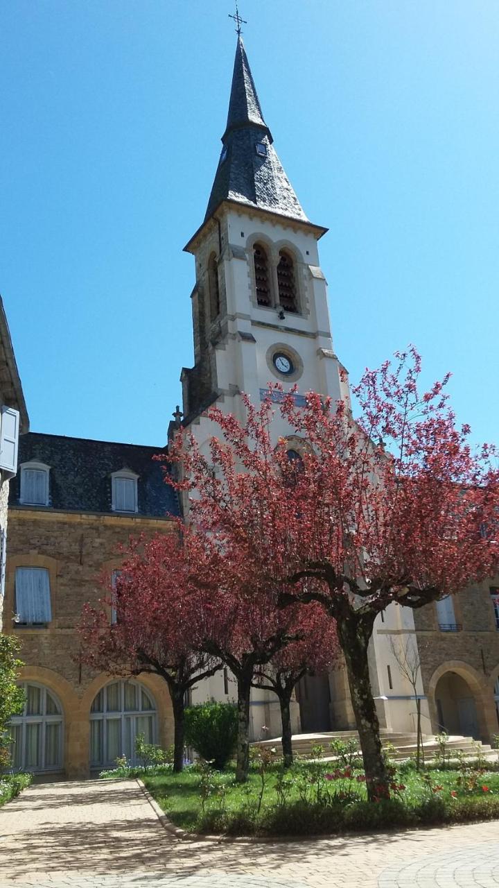 Отель Accueil Du Couvent De Malet Saint-Come-d'Olt Экстерьер фото